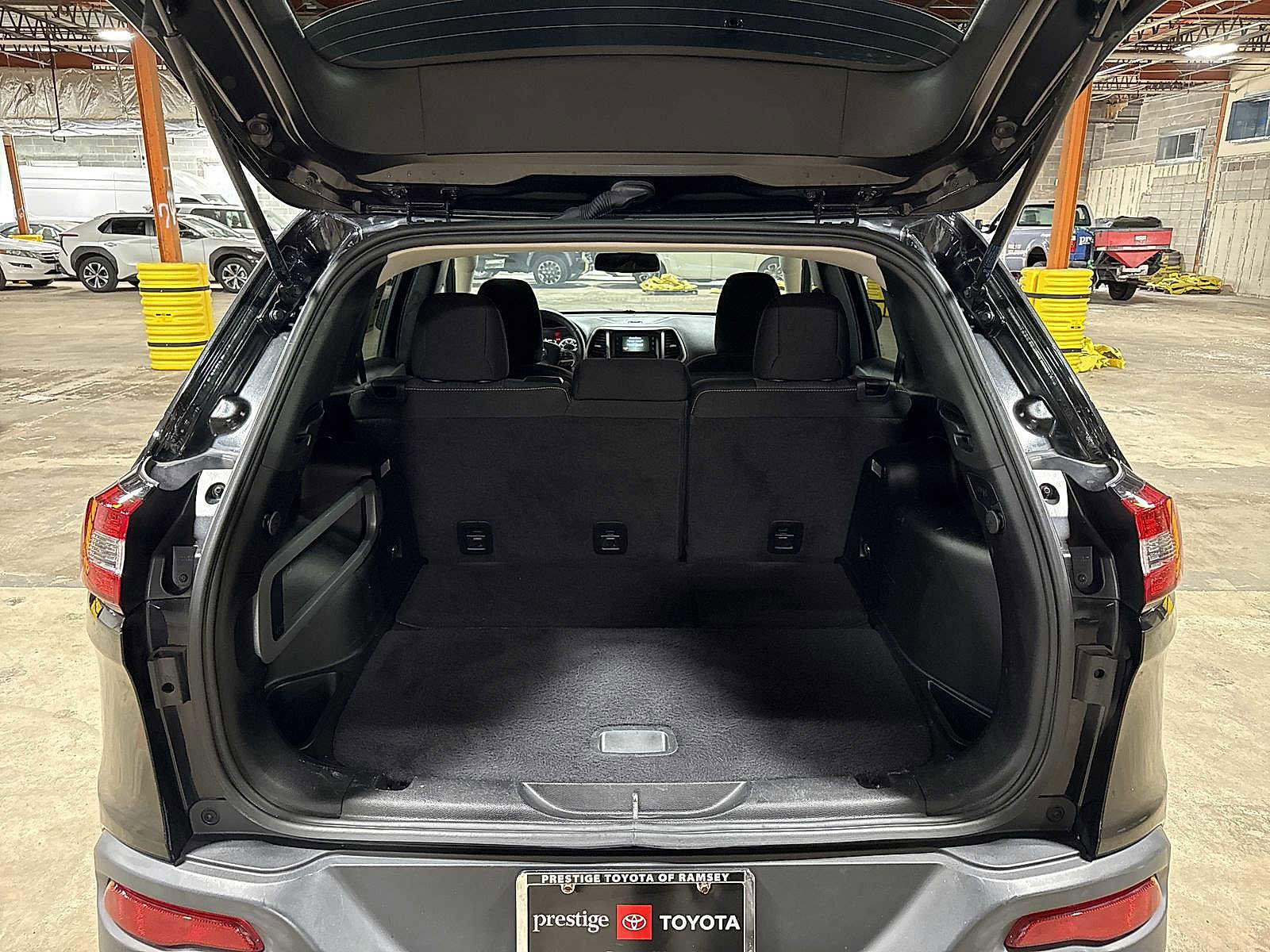 Used 2015 Jeep Cherokee Latitude image 11