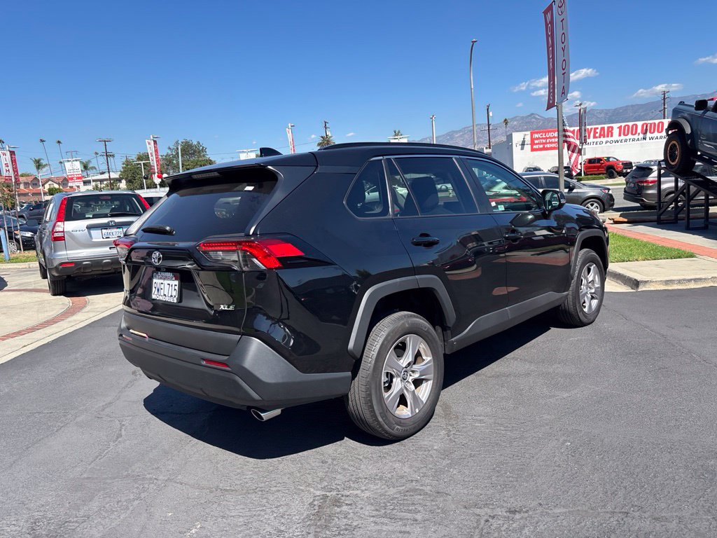 Used 2025 Toyota RAV4 XLE w/ Convenience Package FWD image 5
