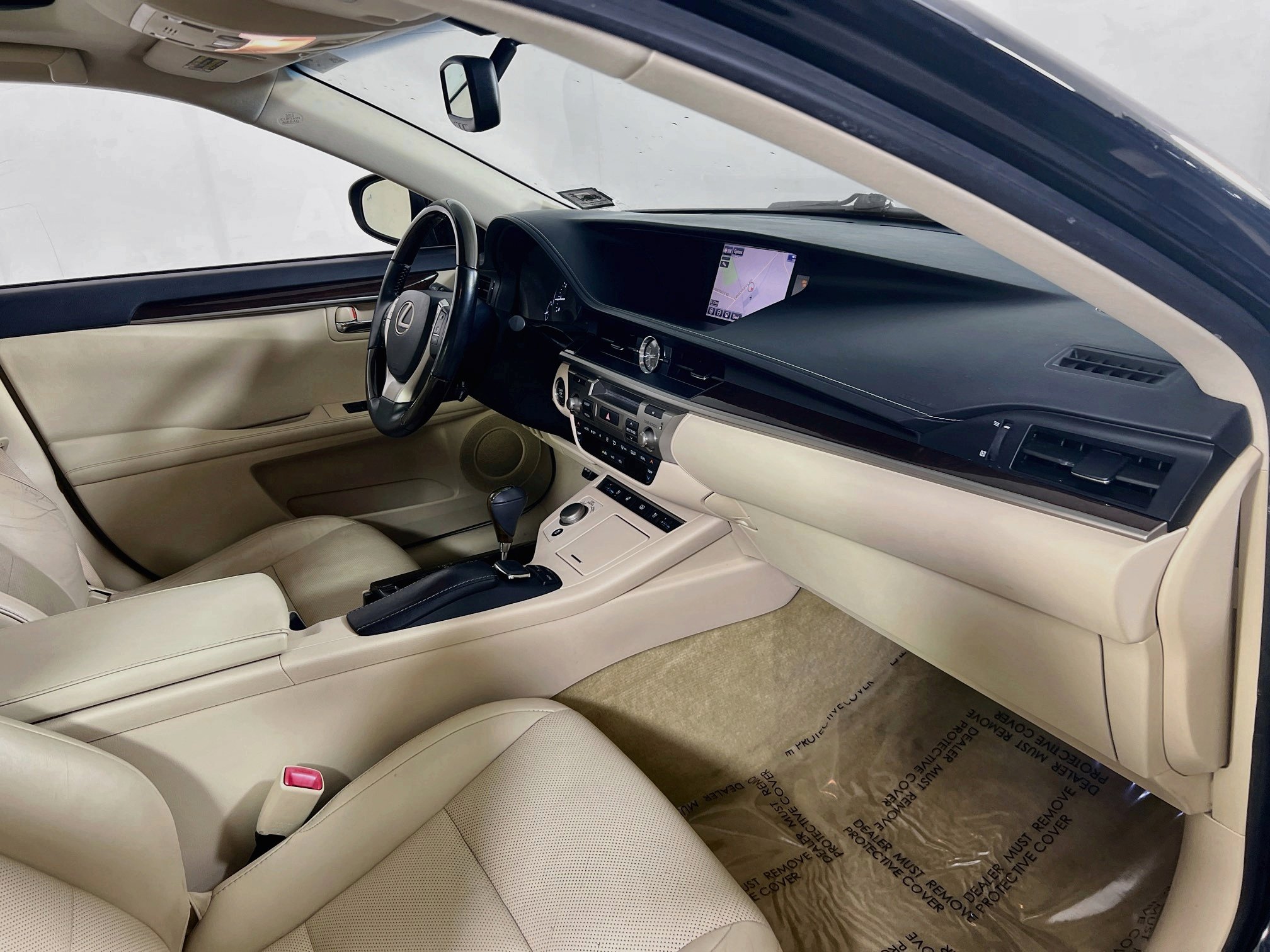 Used 2015 Lexus ES 350 w/ Luxury Package FWD image 29