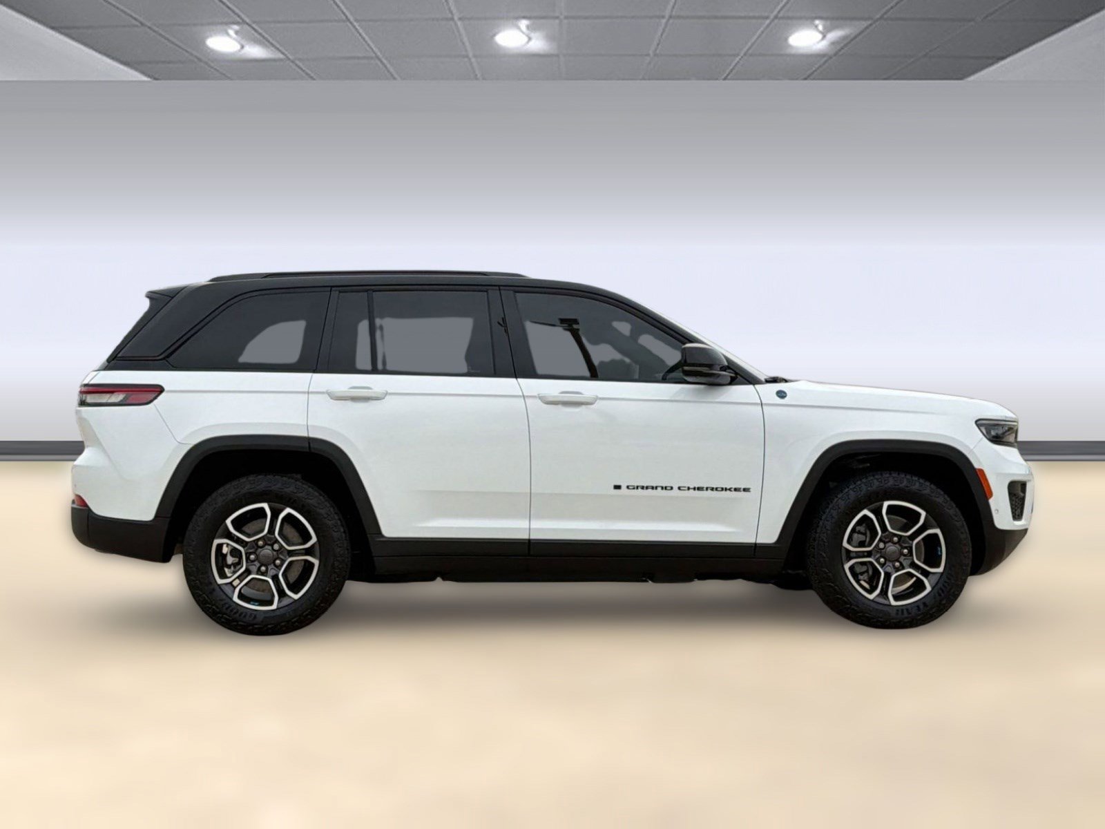 Used 2022 Jeep Grand Cherokee Trailhawk w/ Advanced Protech Group II image 8