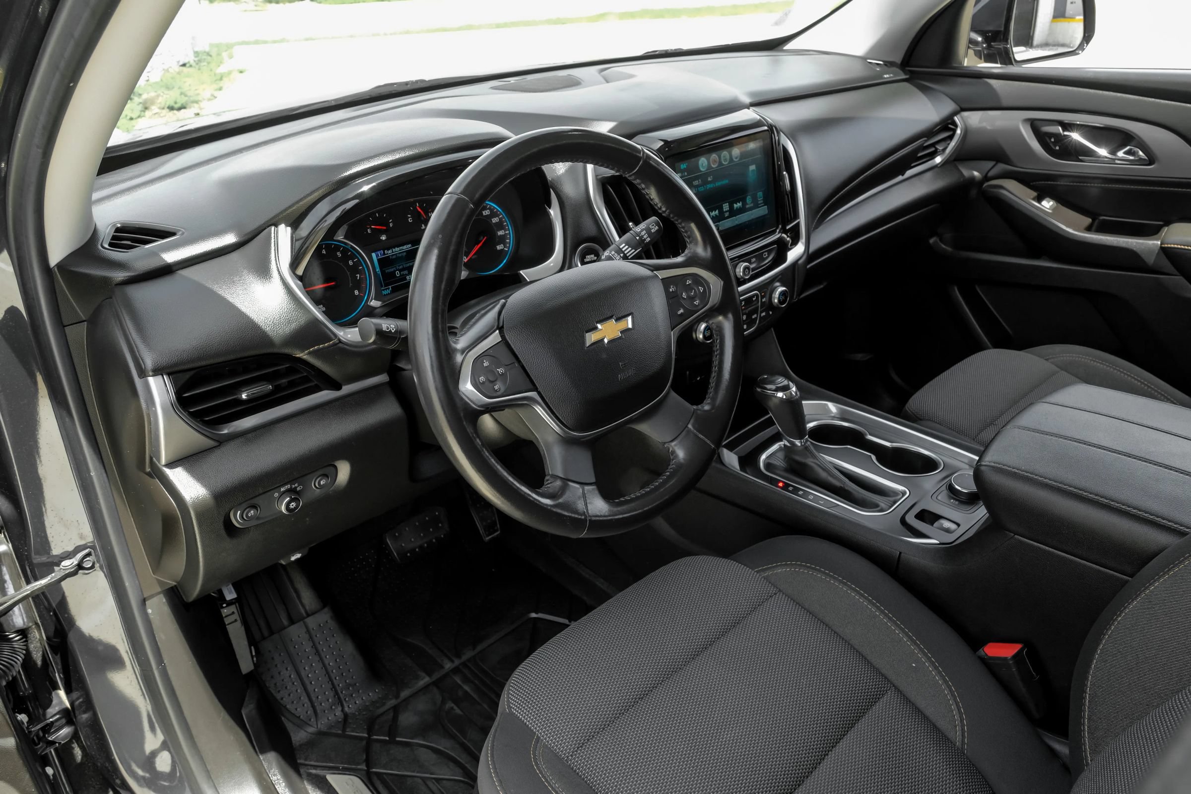Used 2019 Chevrolet Traverse LT w/ LPO, Floor Liner Package AWD/4WD image 3