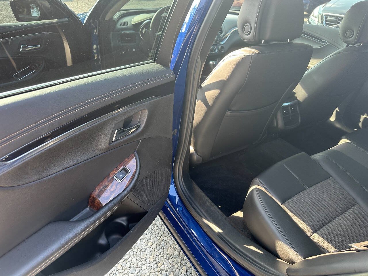 Used 2014 Chevrolet Impala LT w/ Convenience Package FWD image 11