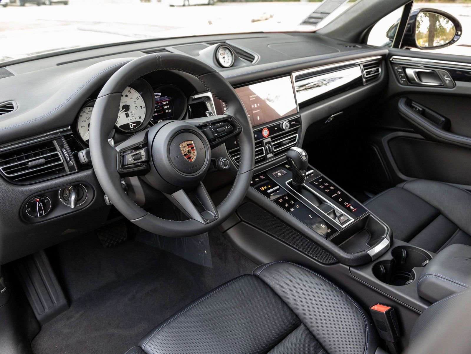 Certified 2026 Porsche Macan S image 4