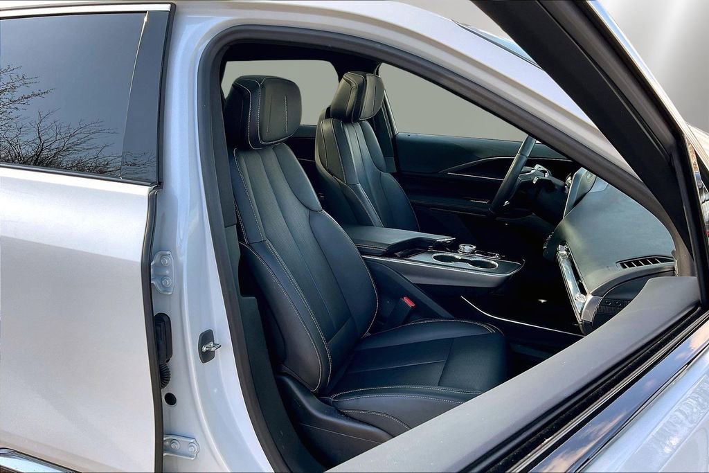 Used 2024 Cadillac Lyriq Luxury image 29