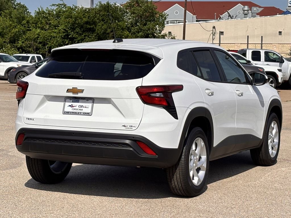 New 2026 Chevrolet Trax LS w/ LS Convenience Package FWD image 5