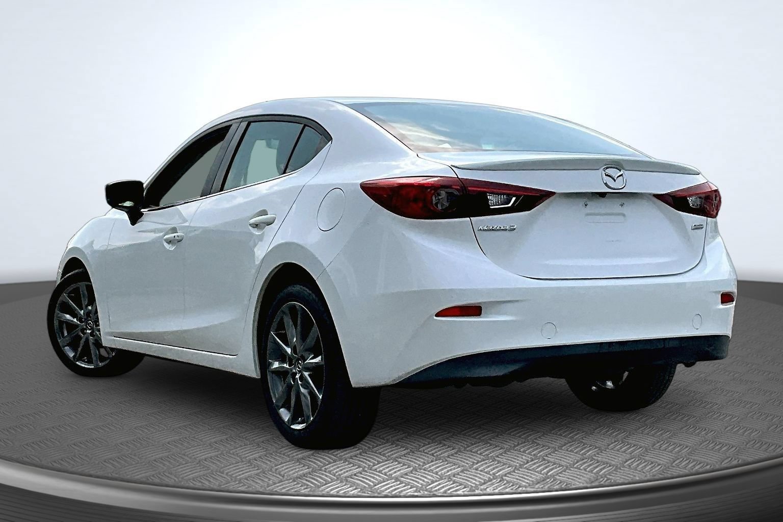 Used 2018 MAZDA MAZDA3 Touring FWD image 4