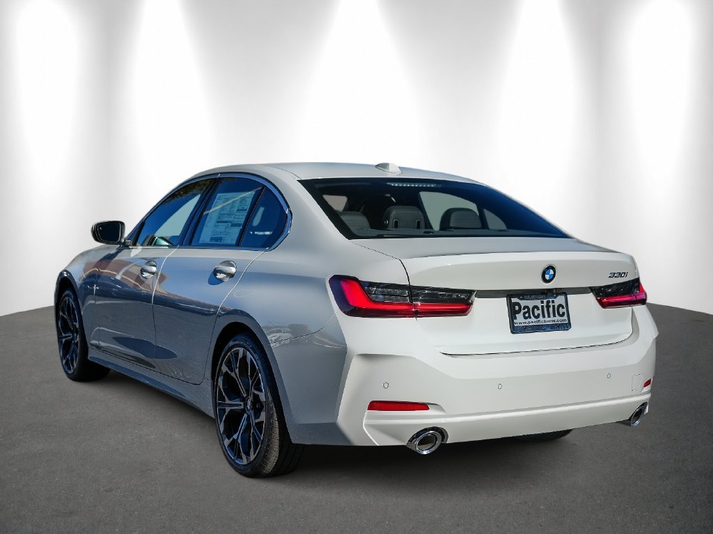New 2026 BMW 330i Sedan w/ Convenience Package RWD image 4