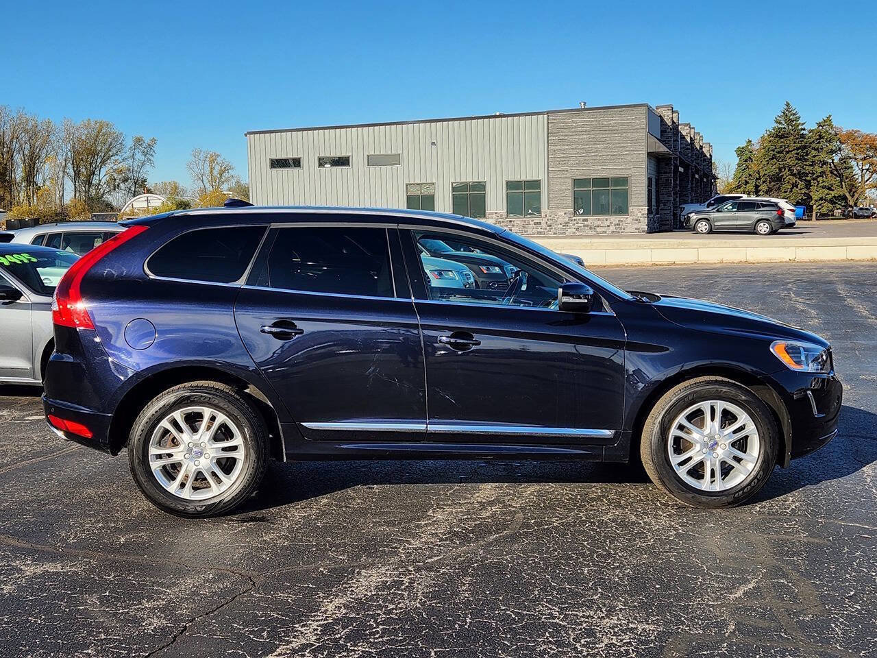 Used 2016 Volvo XC60 T5 Premier w/ Proximity Package image 7