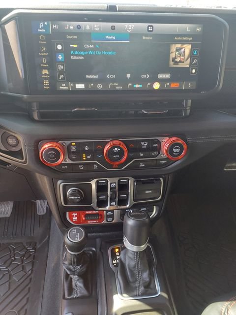Used 2024 Jeep Gladiator Rubicon w/ Convenience Group AWD/4WD image 20