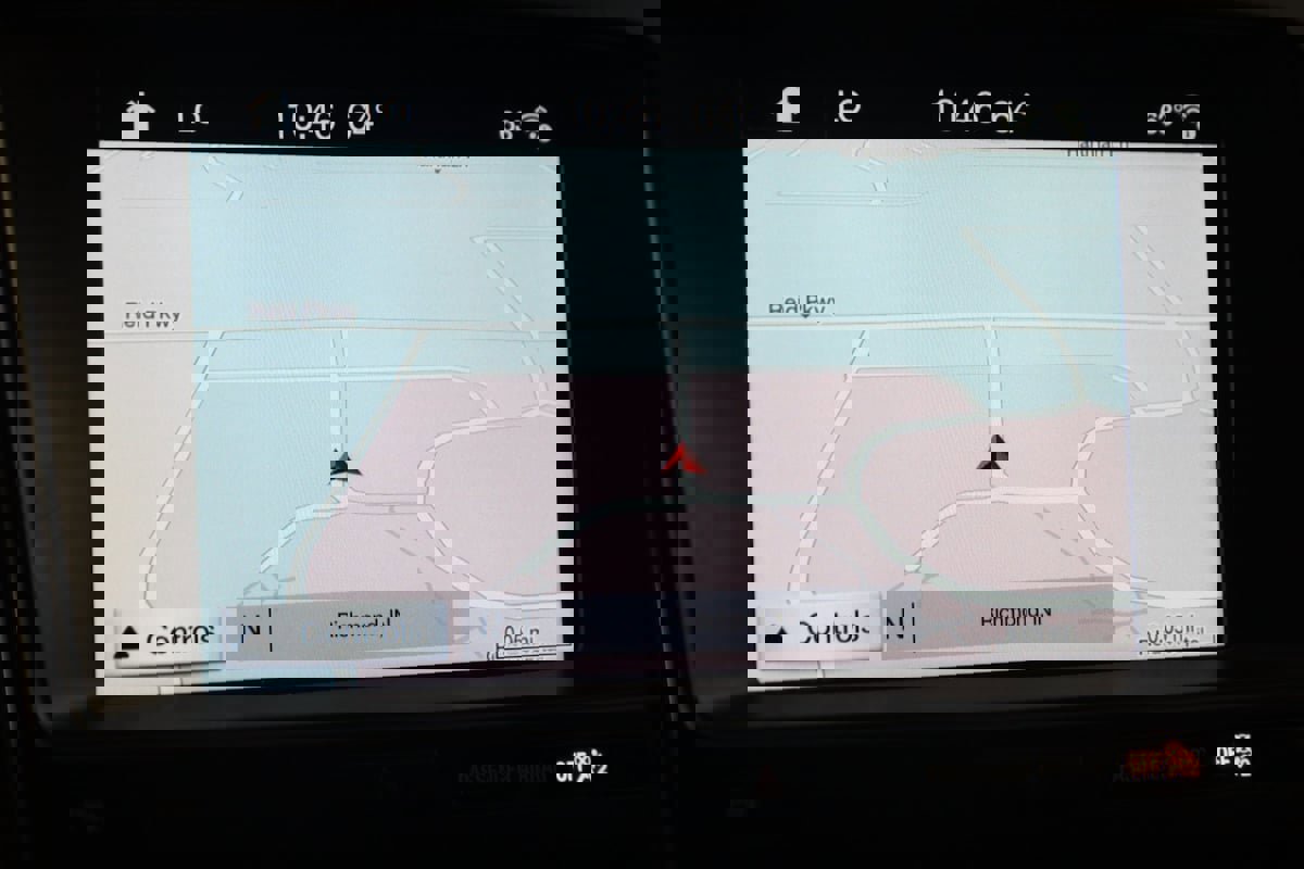 Used 2018 Ford Explorer XLT w/ Equipment Group 202A image 9