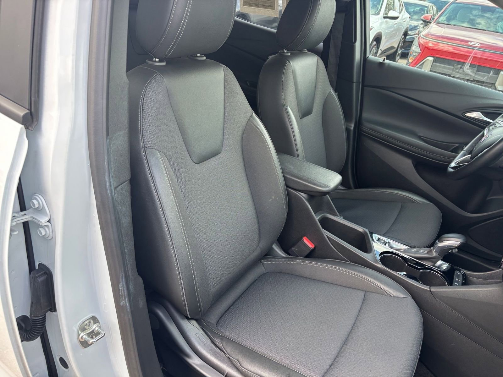 Used 2025 Buick Encore GX Preferred FWD image 35