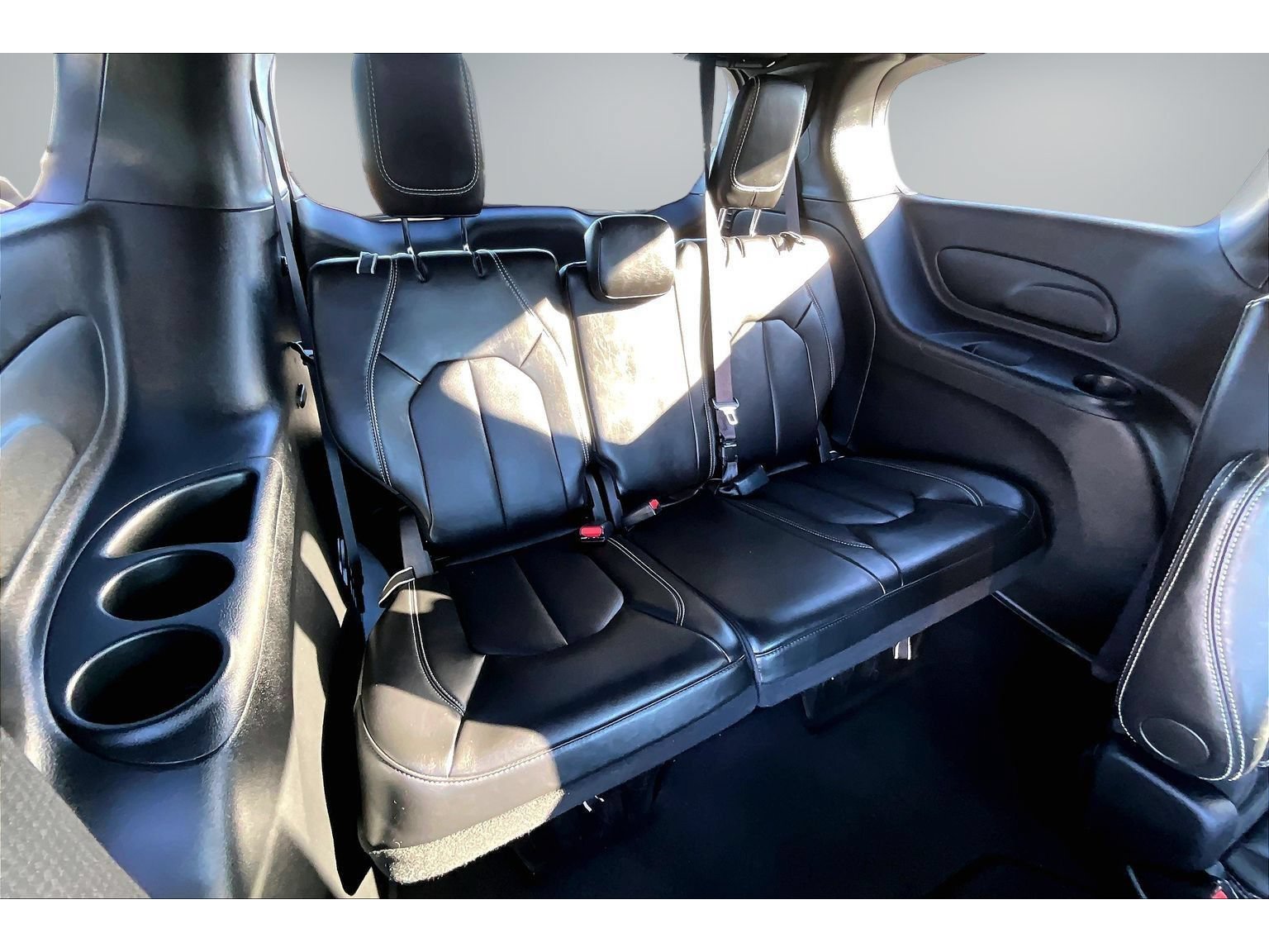 Used 2026 Chrysler Pacifica Select FWD image 21