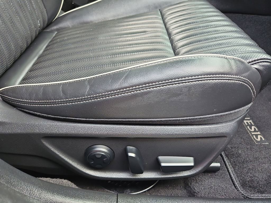 Used 2021 Genesis G70 3.3T image 27