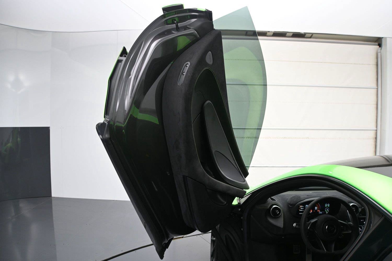 Used 2016 McLaren 570S Coupe RWD image 8