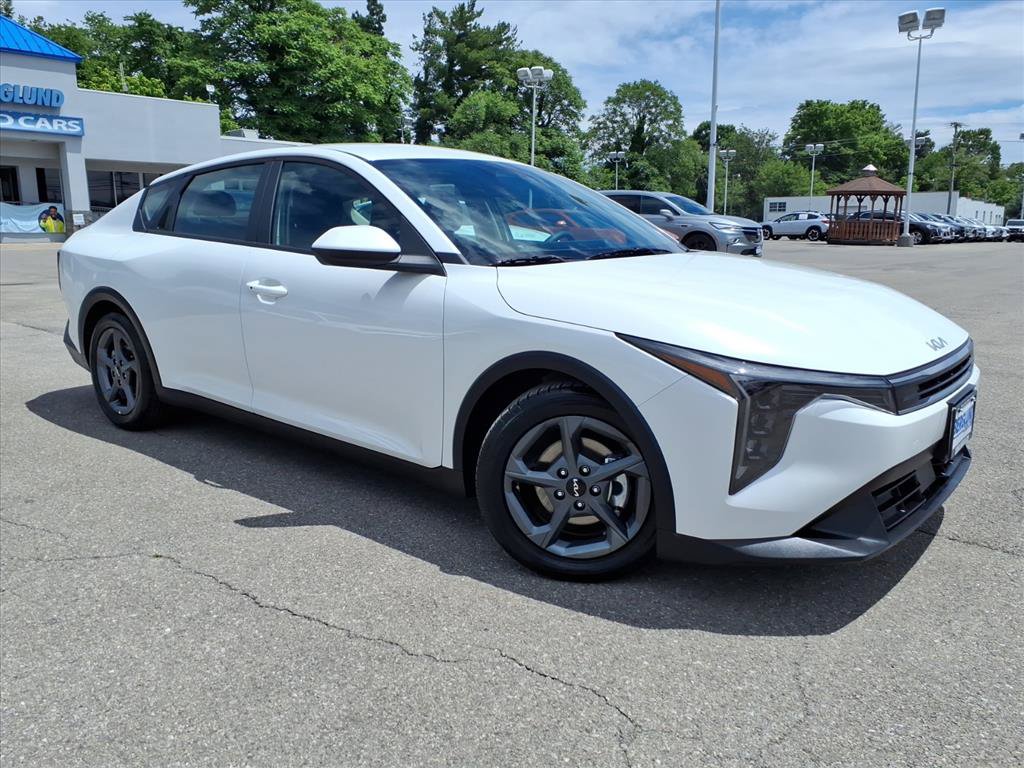 Used 2025 Kia K4 FWD image 2