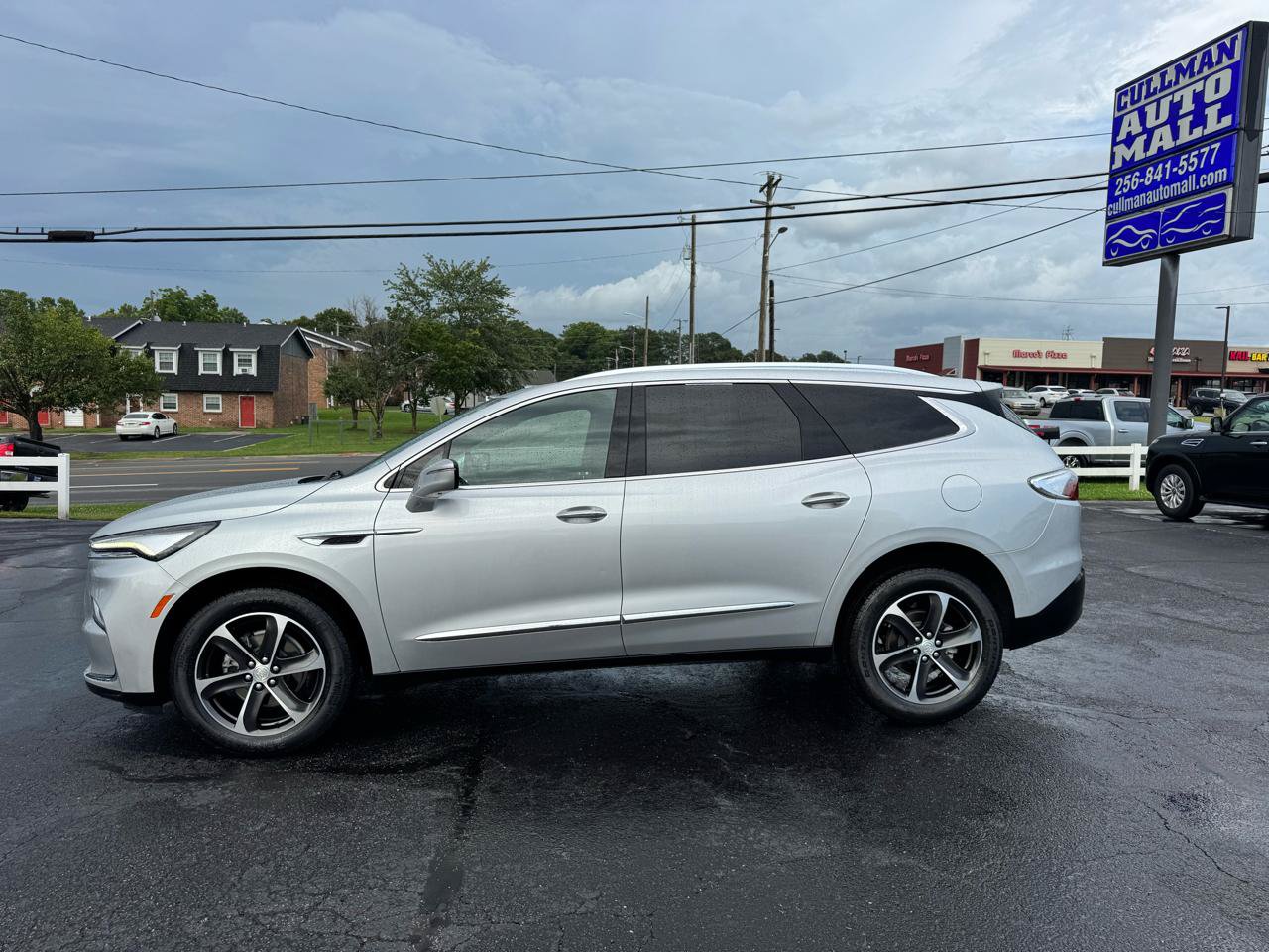 Used 2022 Buick Enclave Essence w/ Experience Buick Package FWD image 2