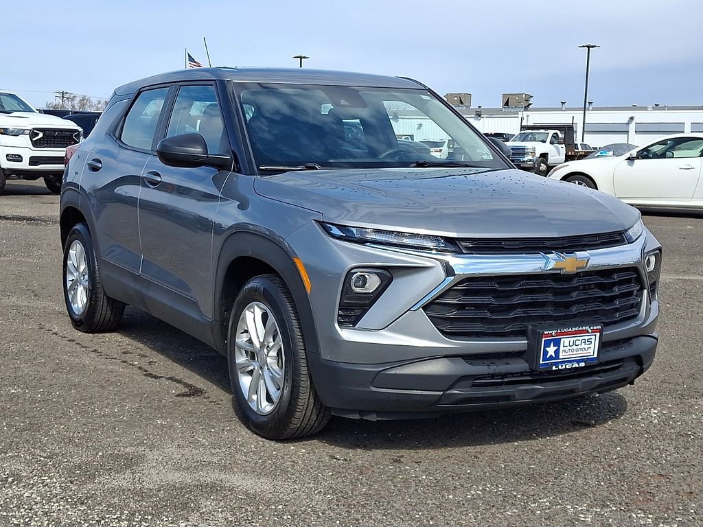 Used 2025 Chevrolet TrailBlazer LS image 2