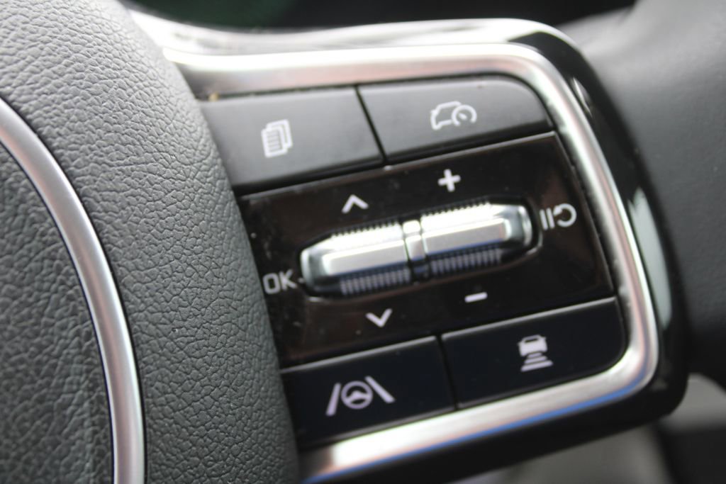 Certified 2025 Kia Sorento S w/ Panoramic Sunroof Package image 31