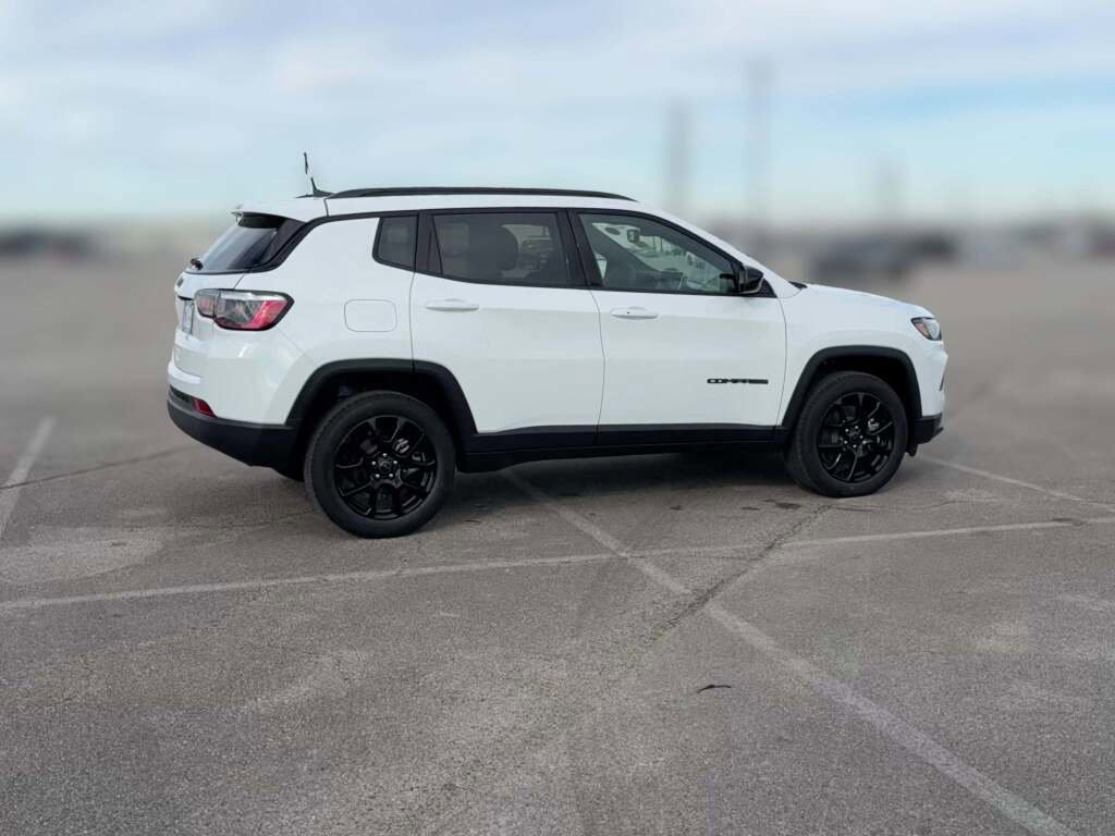 New 2026 Jeep Compass Latitude image 13