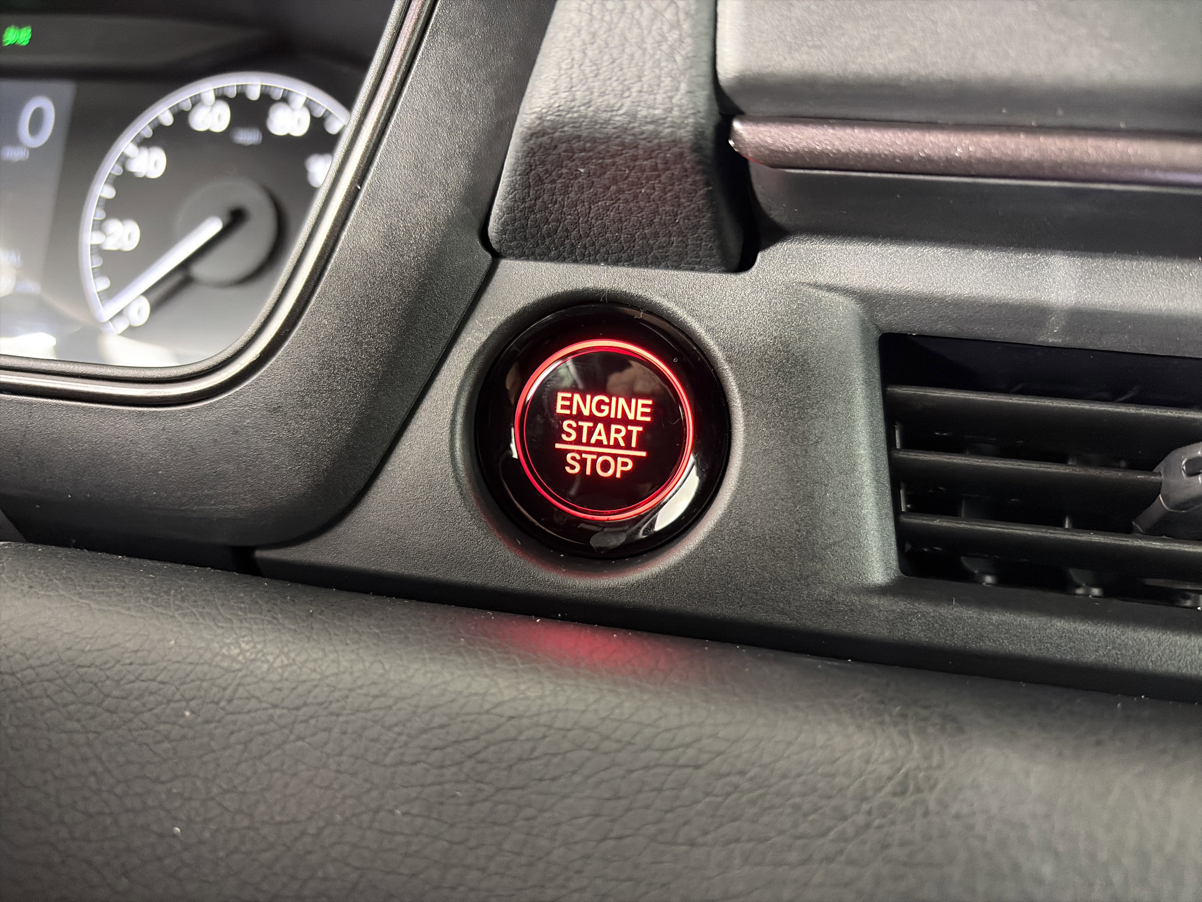 Used 2025 Honda Pilot TrailSport image 6