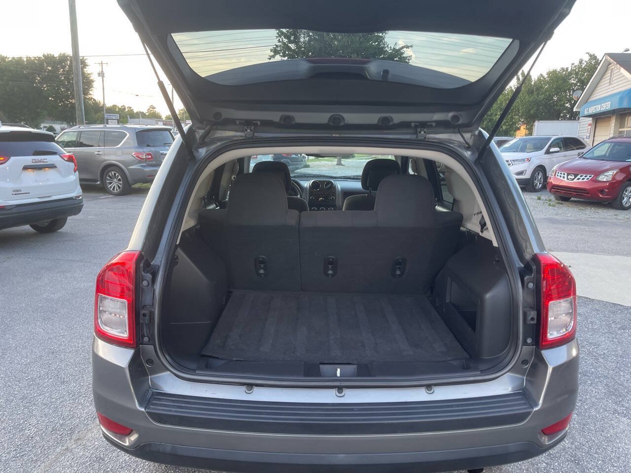 Used 2013 Jeep Compass Latitude AWD/4WD image 12