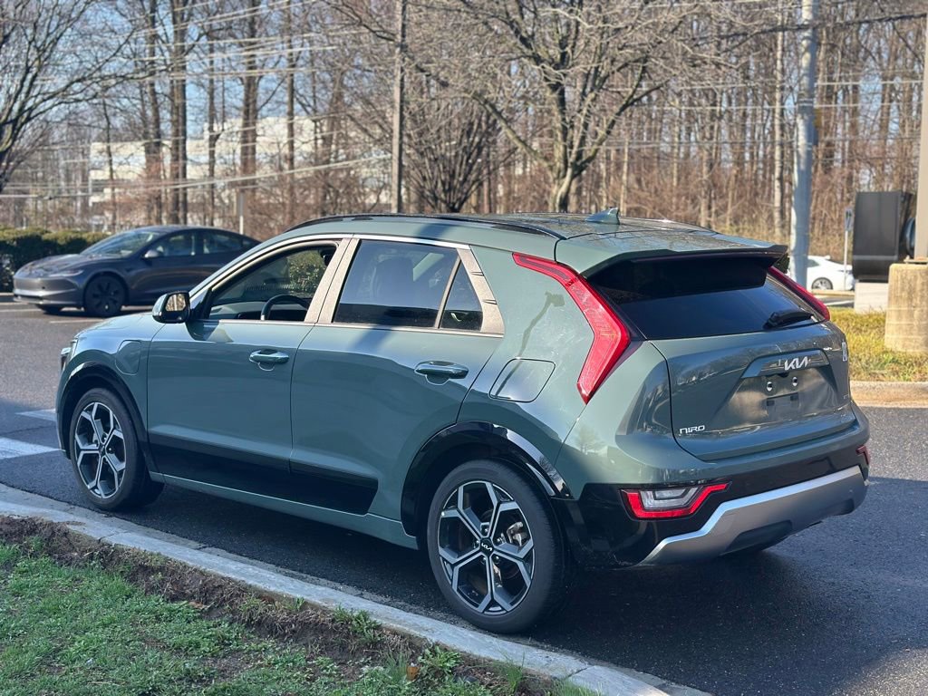 Used 2024 Kia Niro SX Touring image 4