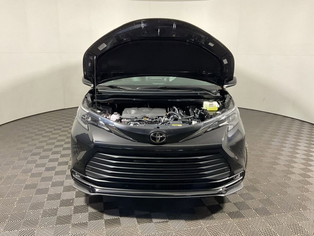 New 2026 Toyota Sienna XLE image 8