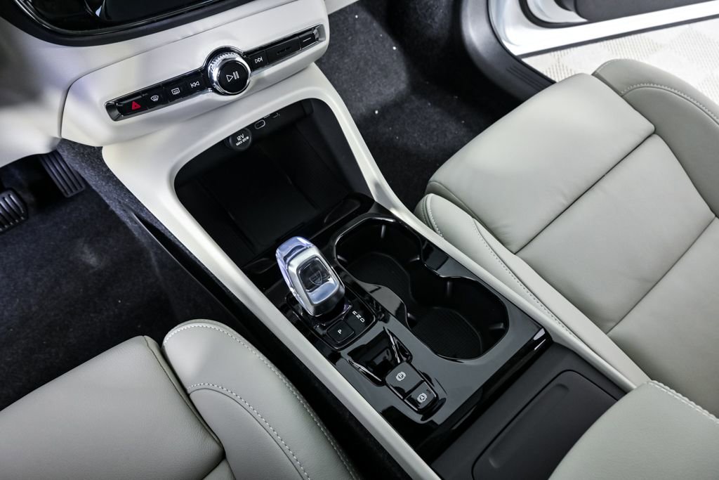 New 2026 Volvo XC40 B5 Plus w/ Protection Package Premier image 16