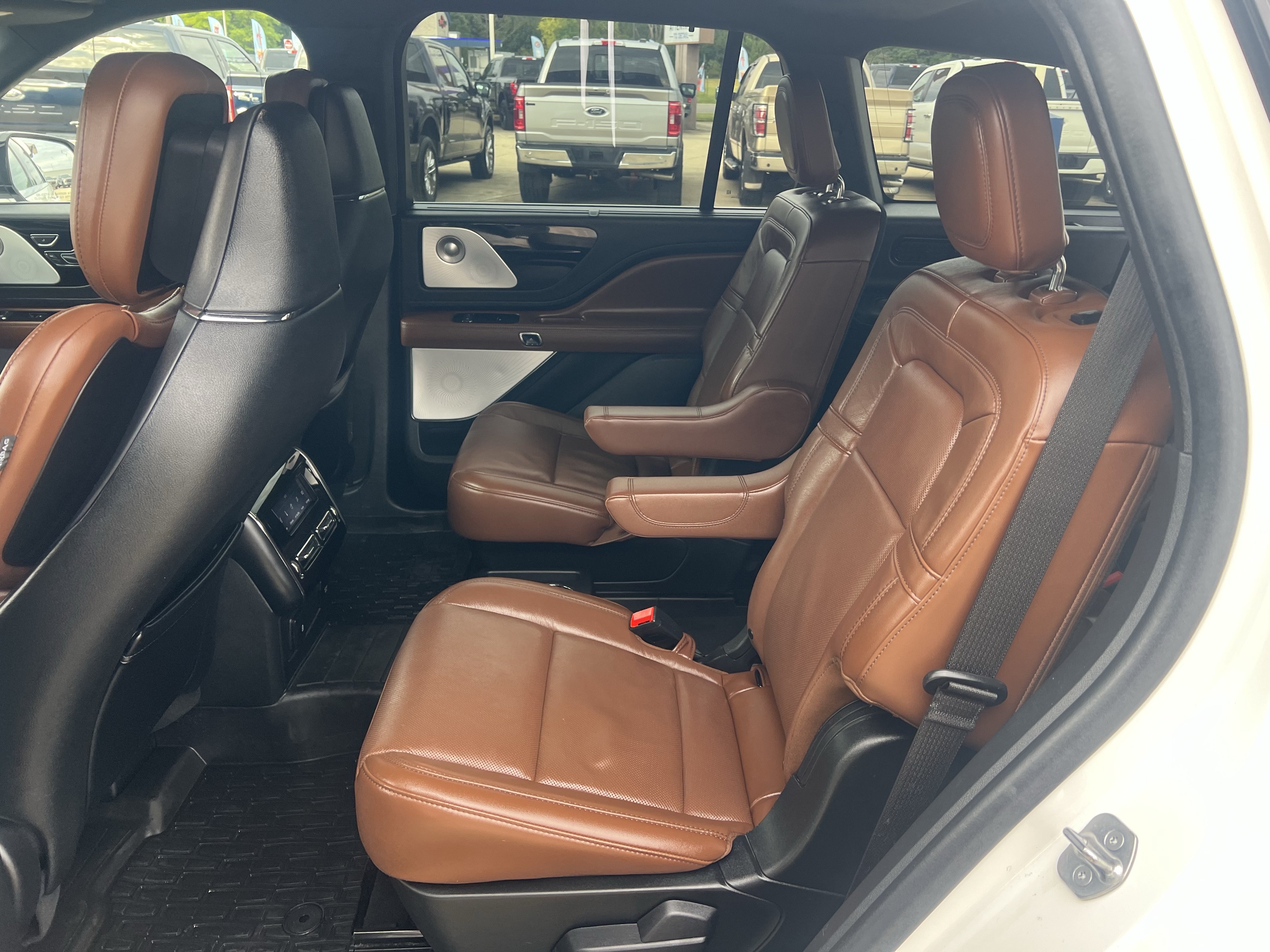Used 2023 Lincoln Aviator Reserve w/ Equipment Group 201A AWD/4WD image 16