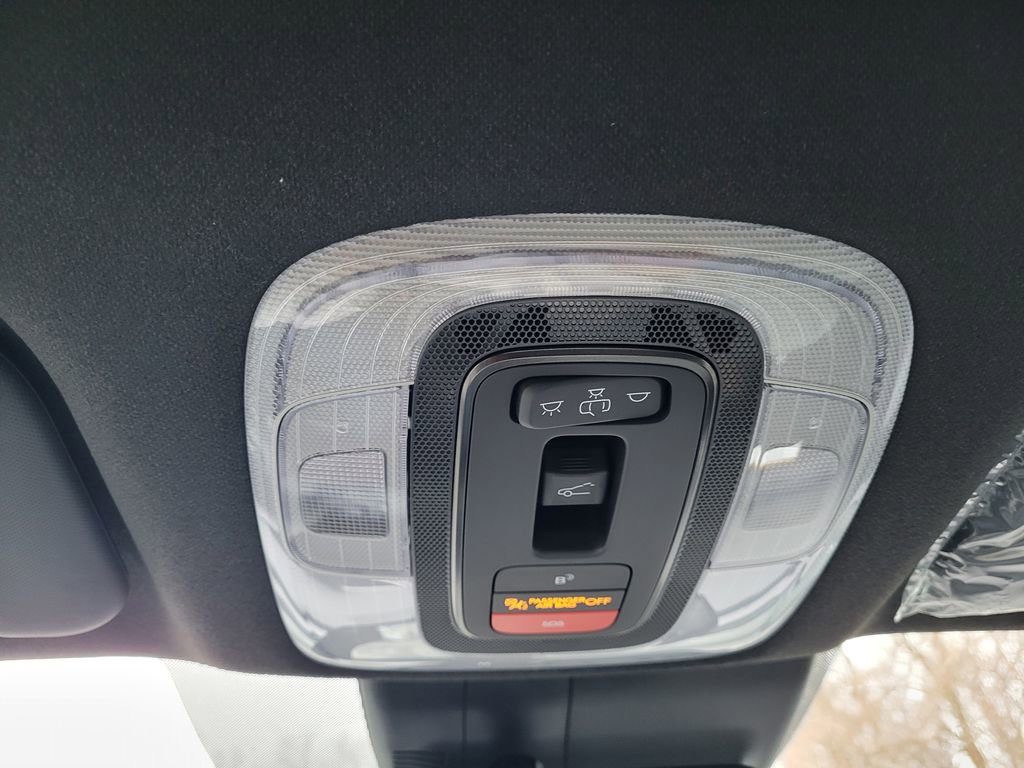 New 2025 Hyundai Elantra Limited image 32