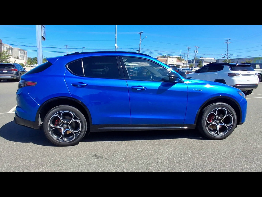 Used 2024 Alfa Romeo Stelvio Veloce AWD/4WD image 9