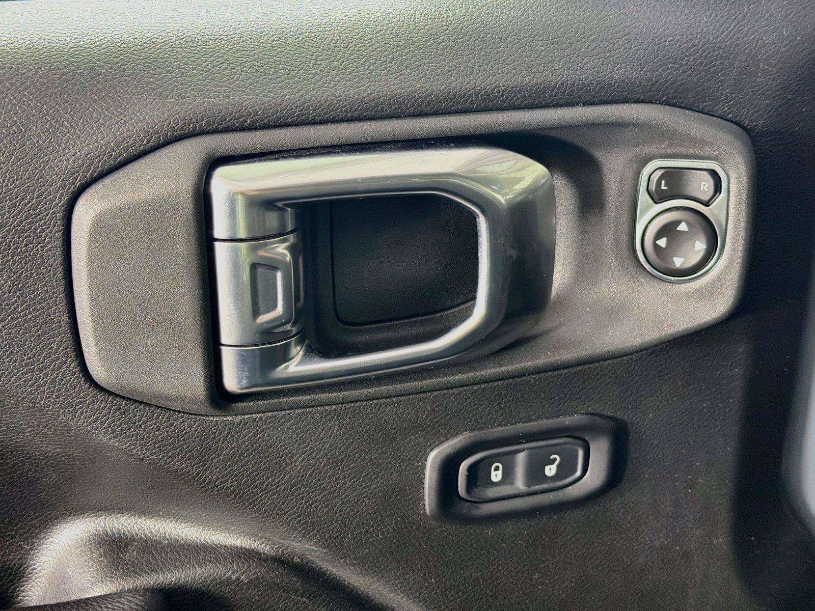 Used 2025 Jeep Gladiator Sport AWD/4WD image 23