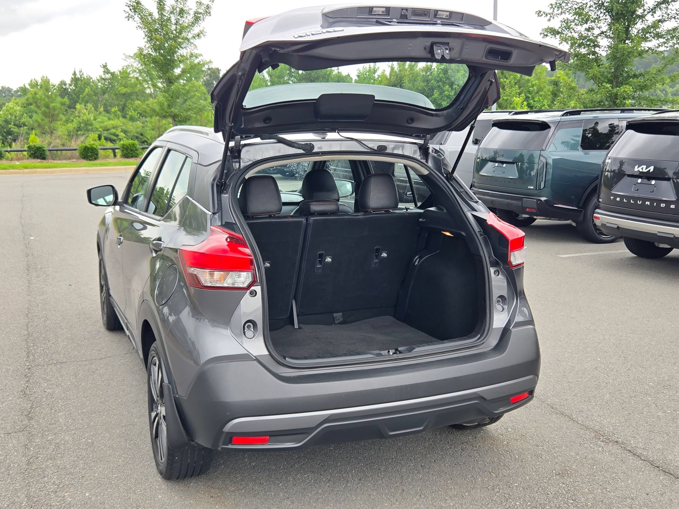 Used 2019 Nissan Kicks SR w/ SR Premium Package FWD image 18