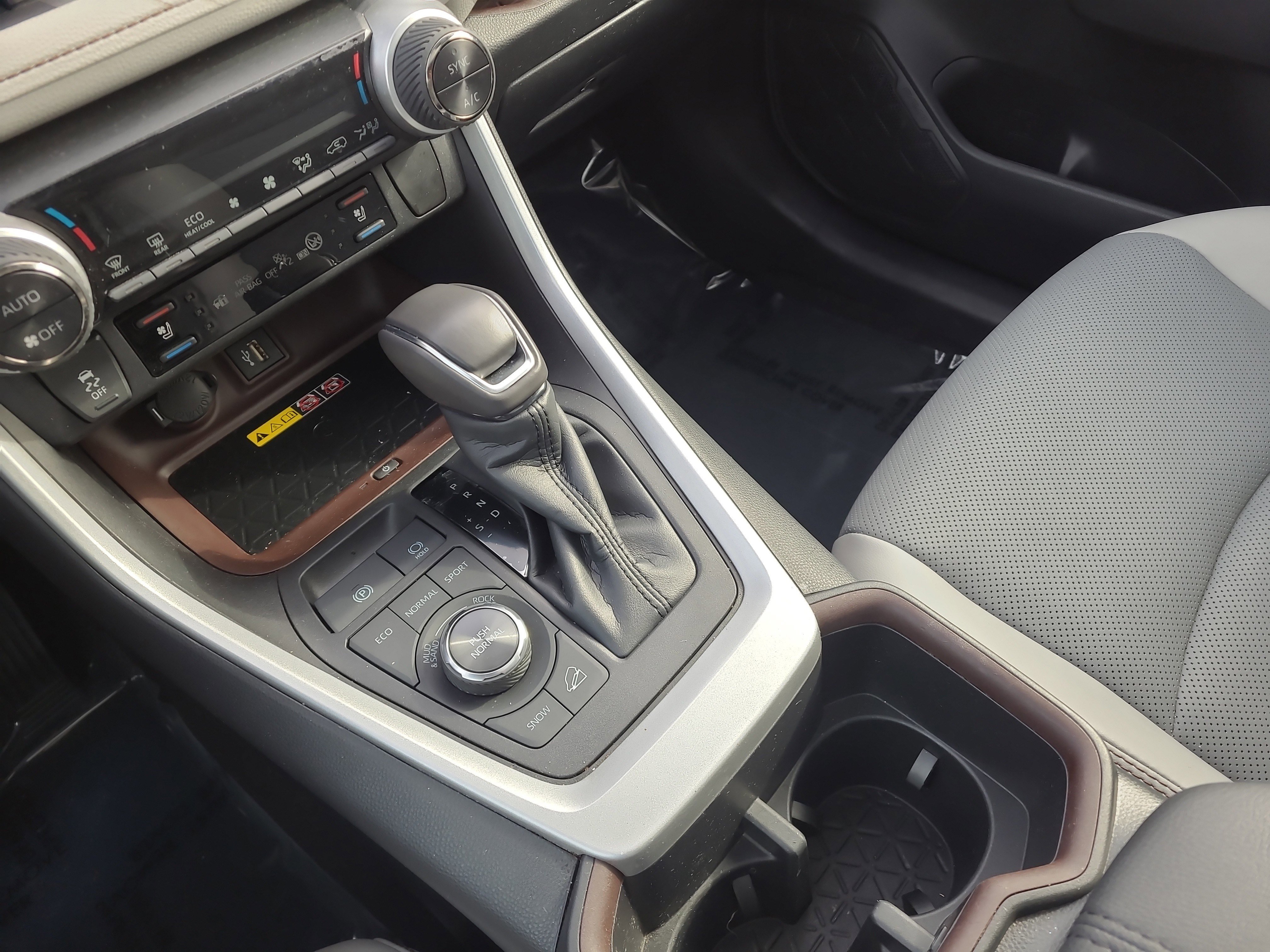 Used 2023 Toyota RAV4 Limited image 22