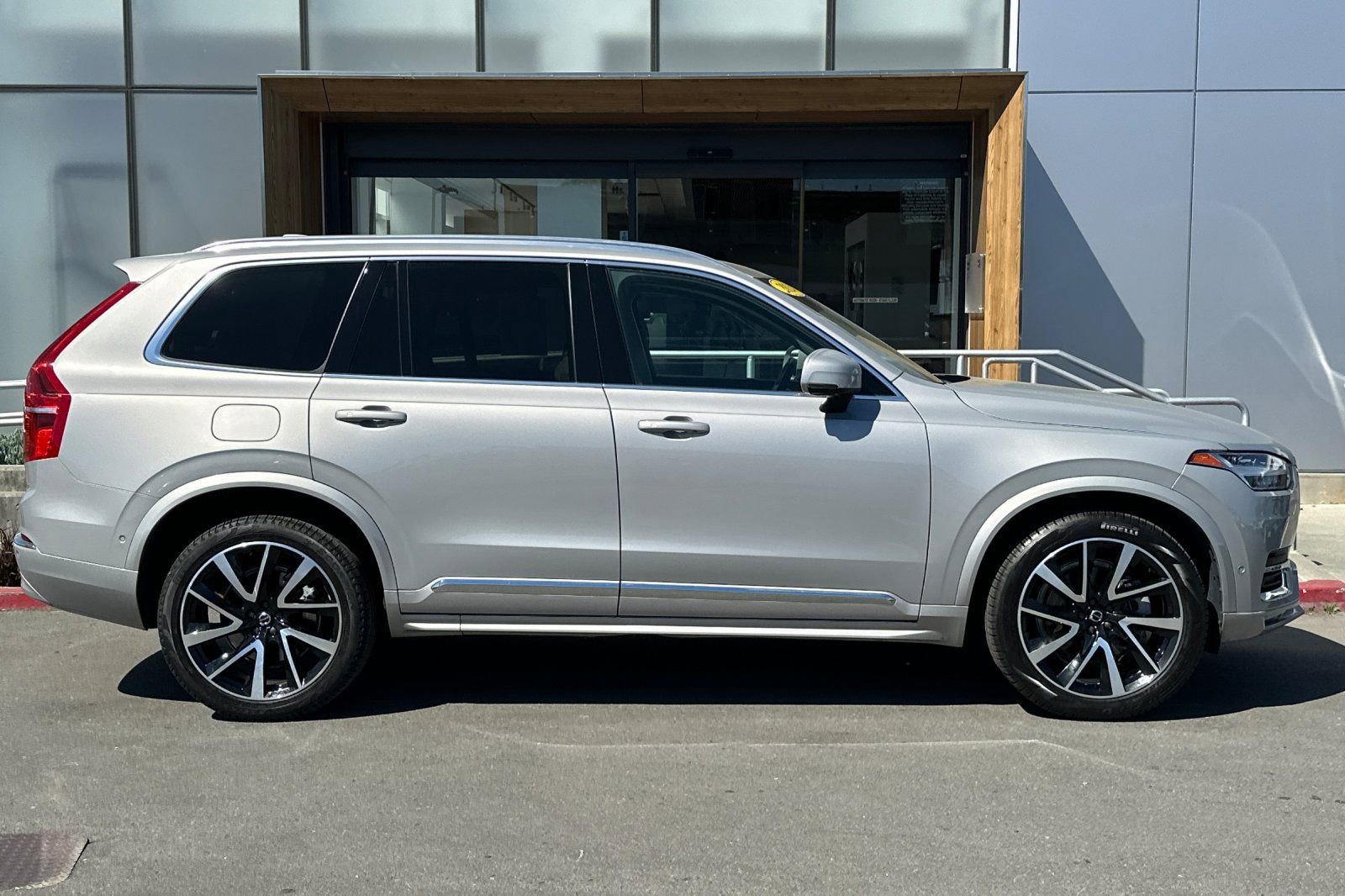 Certified 2024 Volvo XC90 B6 Plus image 9