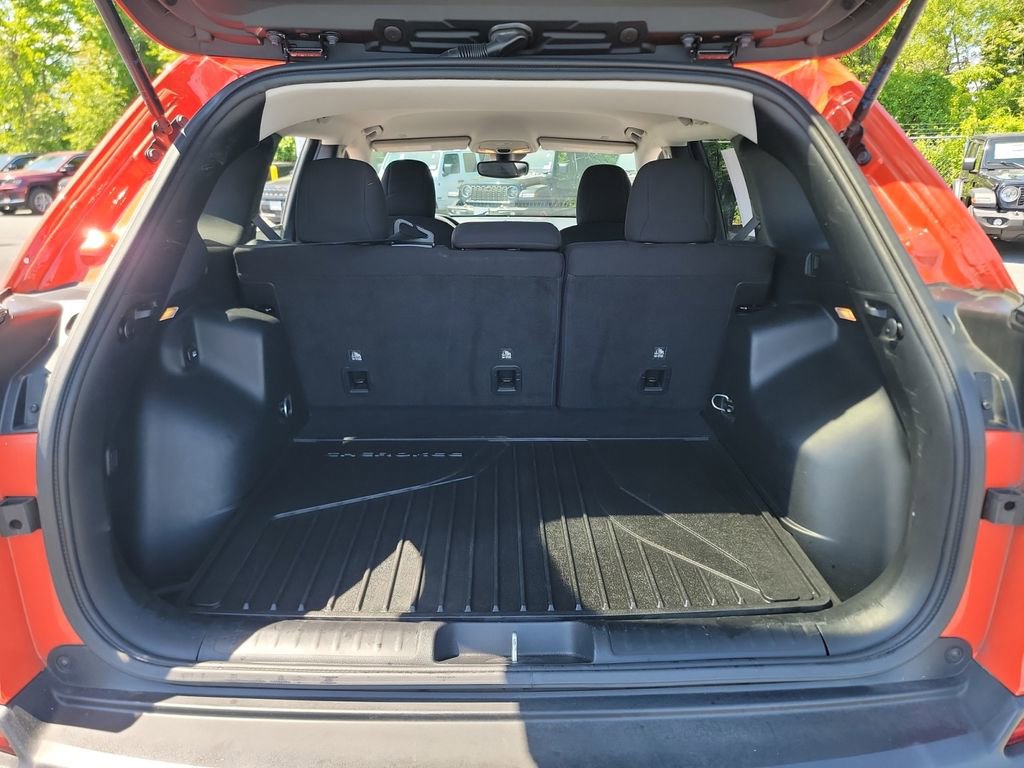 Used 2021 Jeep Cherokee Latitude w/ Mopar Interior Package AWD/4WD image 16