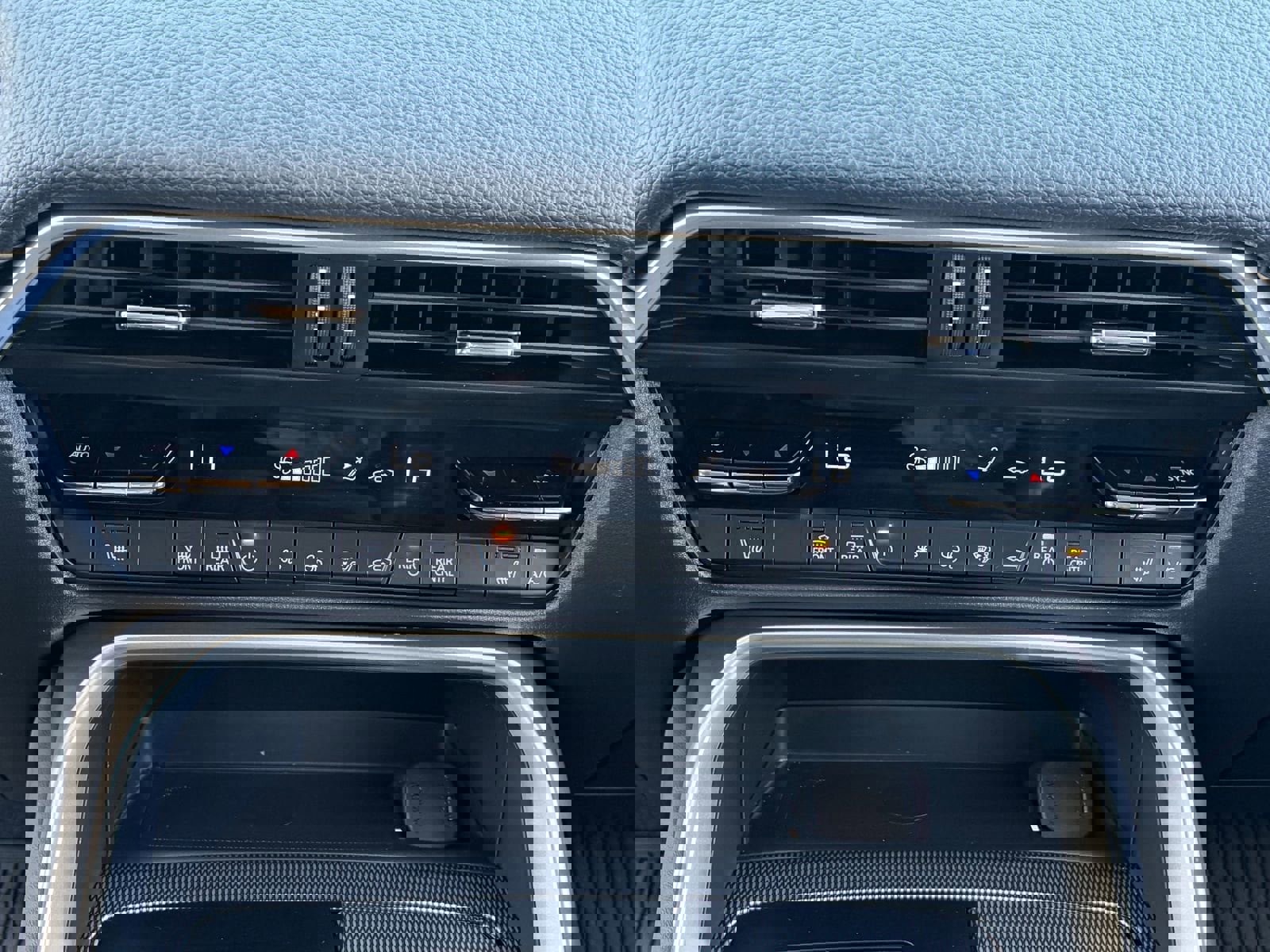 Used 2025 MAZDA CX-90 3.3 Turbo w/ Preferred Package AWD/4WD image 29