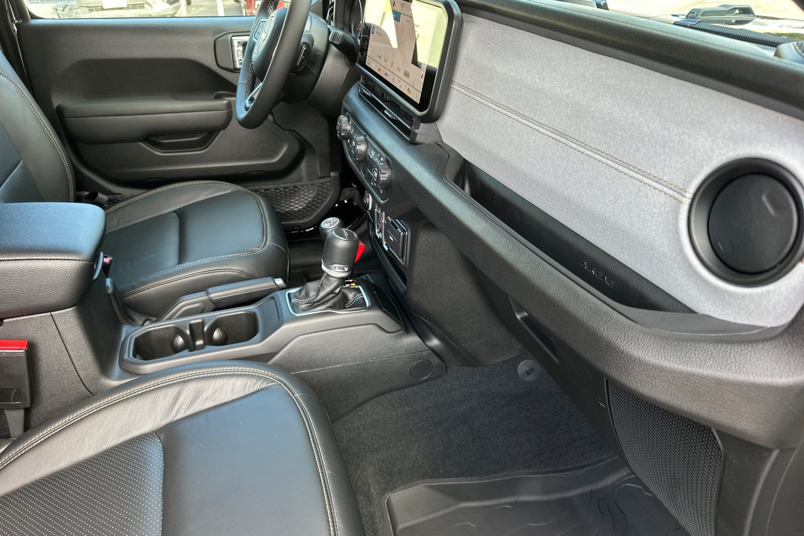 New 2026 Jeep Gladiator Sport AWD/4WD image 15