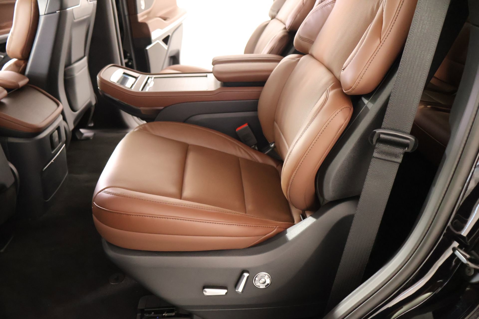 New 2026 Lincoln Navigator Reserve AWD/4WD image 12