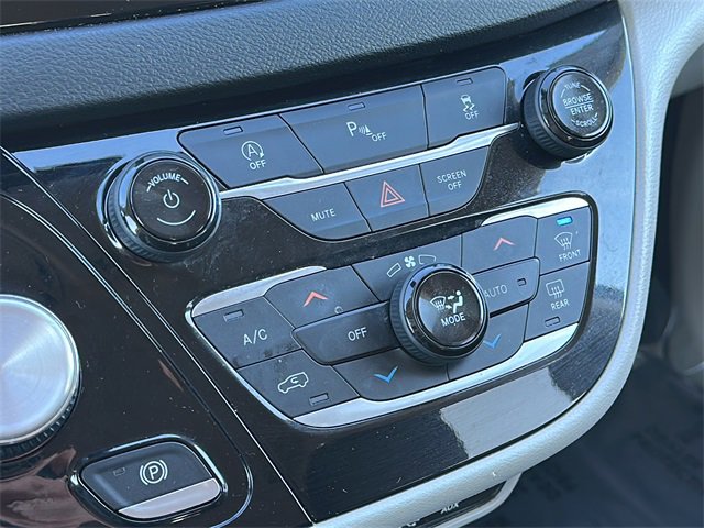 Used 2020 Chrysler Pacifica Touring-L image 34
