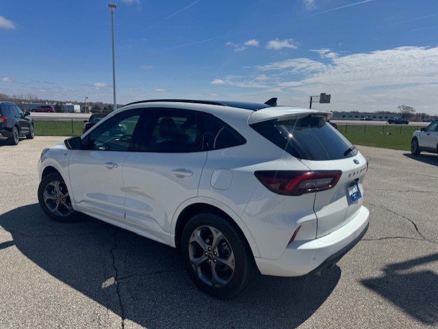 Used 2023 Ford Escape ST-Line w/ Tech Pack #1 AWD/4WD image 6