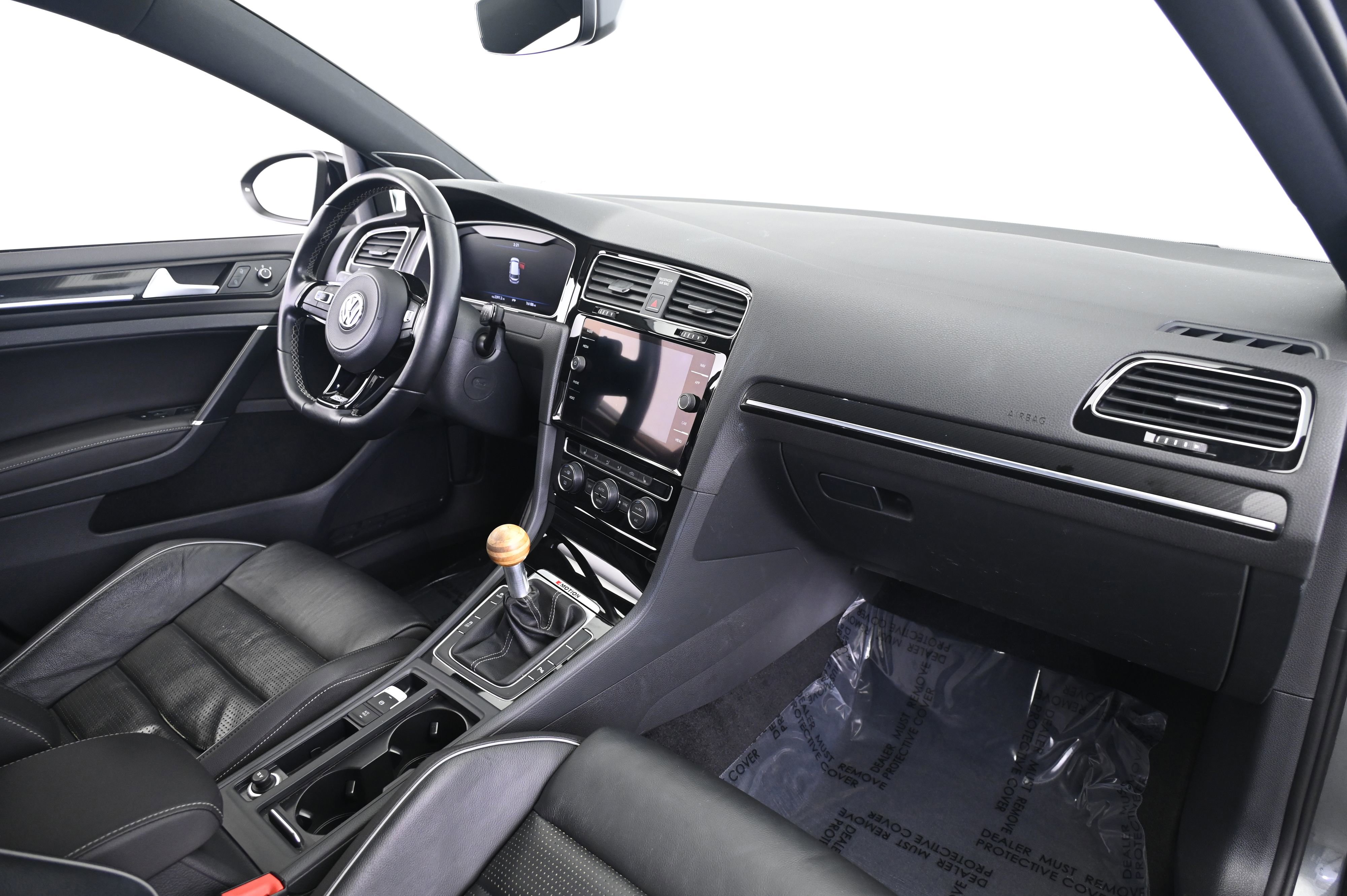 Used 2018 Volkswagen Golf R 4-Door image 22