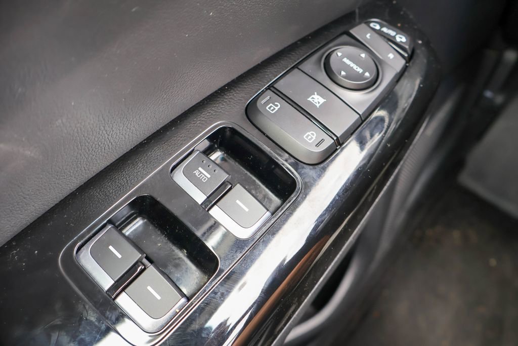 Used 2021 Kia Sportage EX w/ EX Technology Package FWD image 17