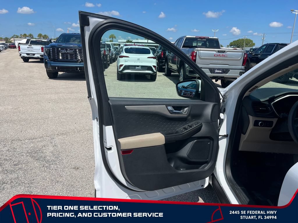 Used 2020 Ford Escape SE FWD image 11