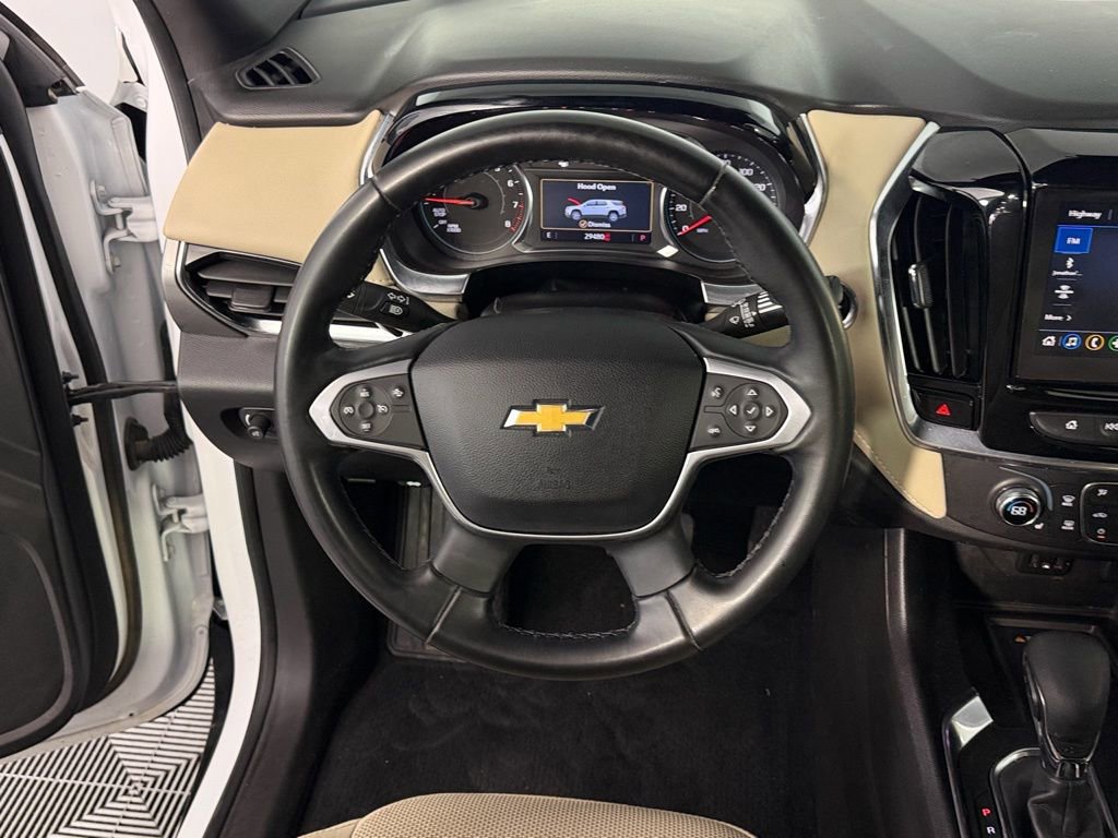 Used 2023 Chevrolet Traverse LT image 16