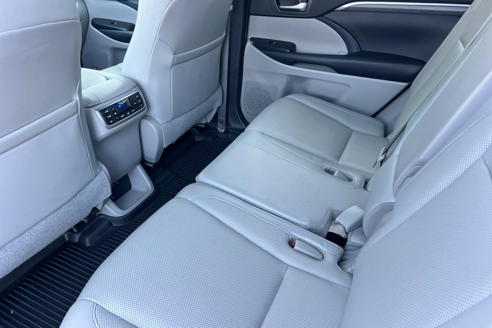 Certified 2019 Toyota Highlander Limited Platinum AWD/4WD image 12