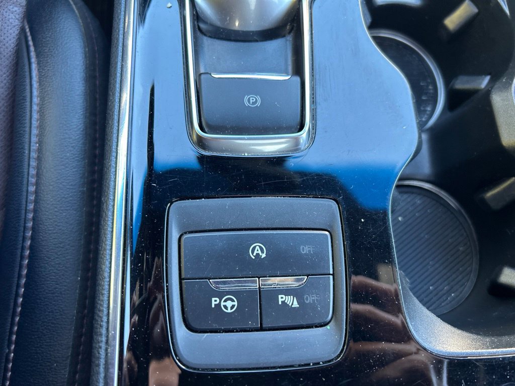 Used 2020 Ford Edge Titanium w/ Equipment Group 301A AWD/4WD image 26