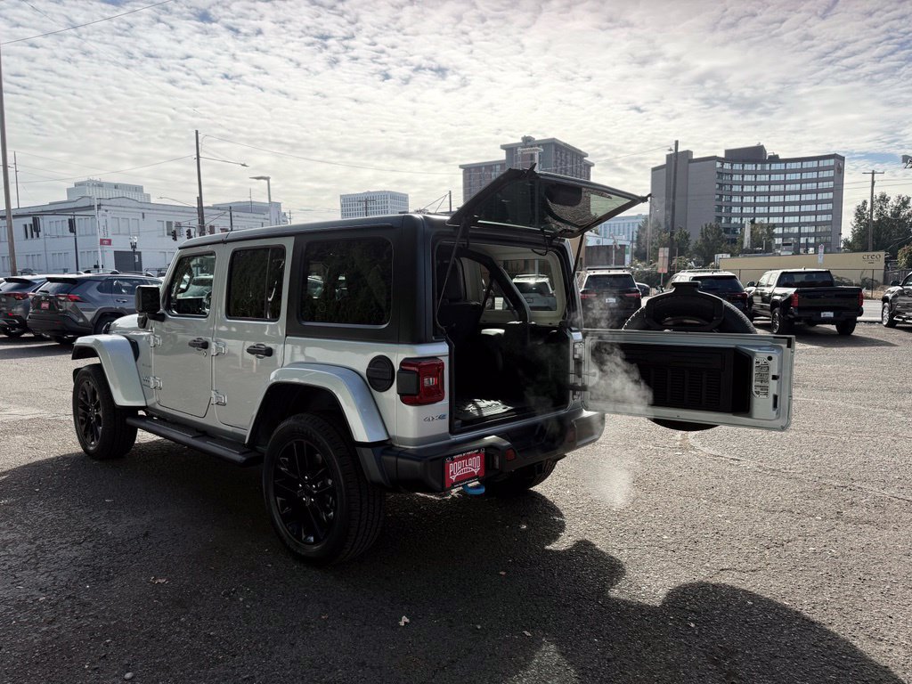 Used 2023 Jeep Wrangler Unlimited Sahara AWD/4WD image 9