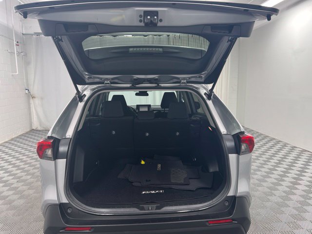 Used 2019 Toyota RAV4 LE w/ Carpet Mat Package AWD/4WD image 8