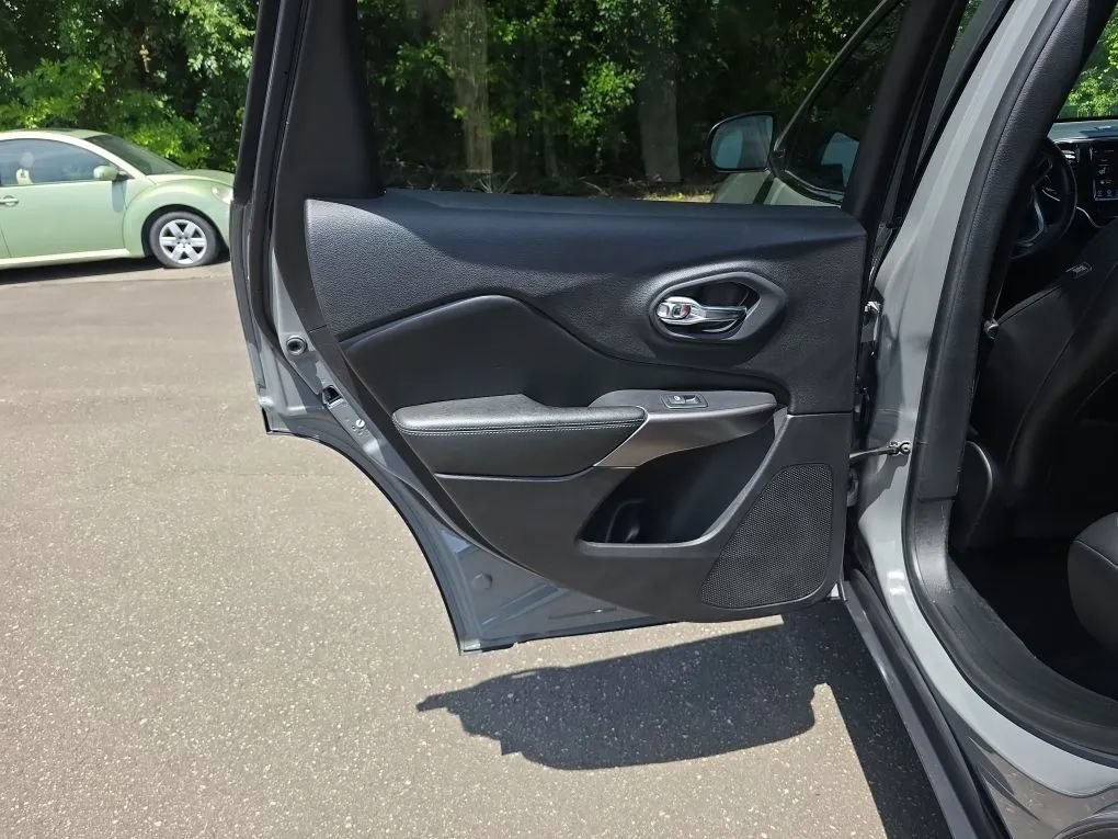 Used 2020 Jeep Cherokee Limited AWD/4WD image 45